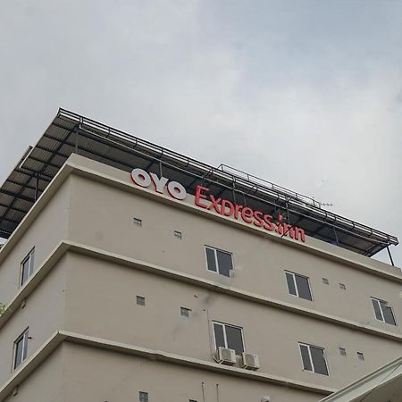 Oyo 616 Express Inn Palembang Zewnętrze zdjęcie