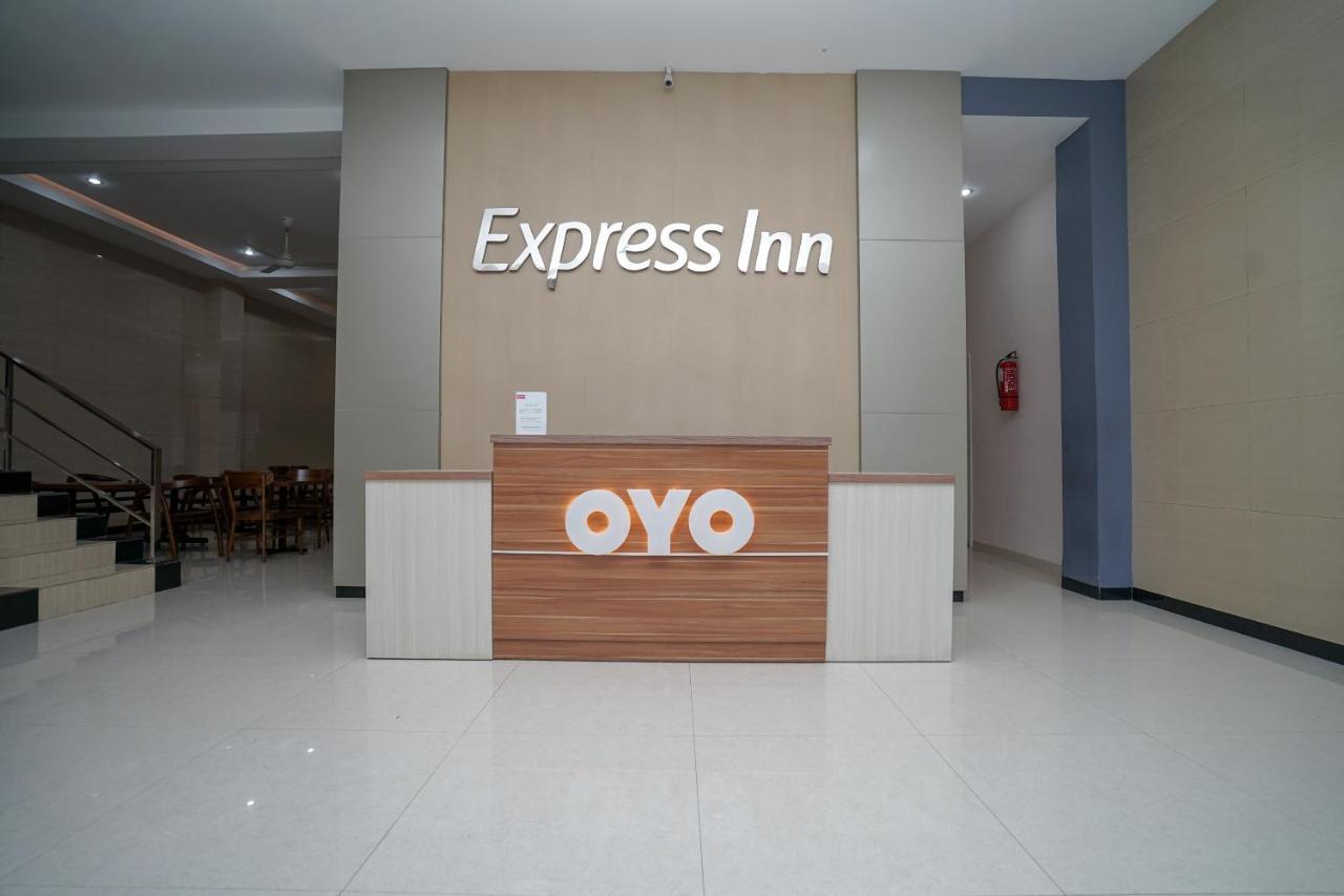 Oyo 616 Express Inn Palembang Zewnętrze zdjęcie