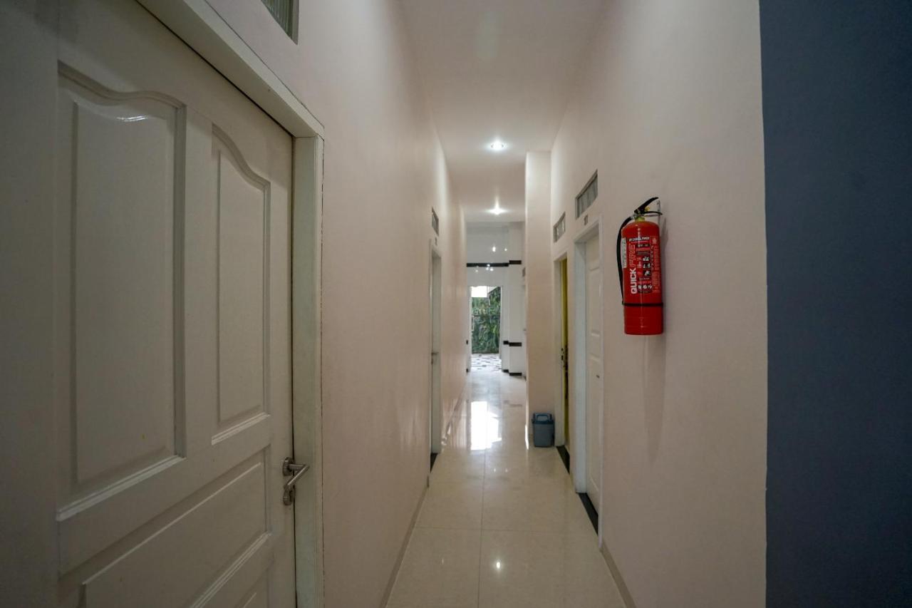 Oyo 616 Express Inn Palembang Zewnętrze zdjęcie
