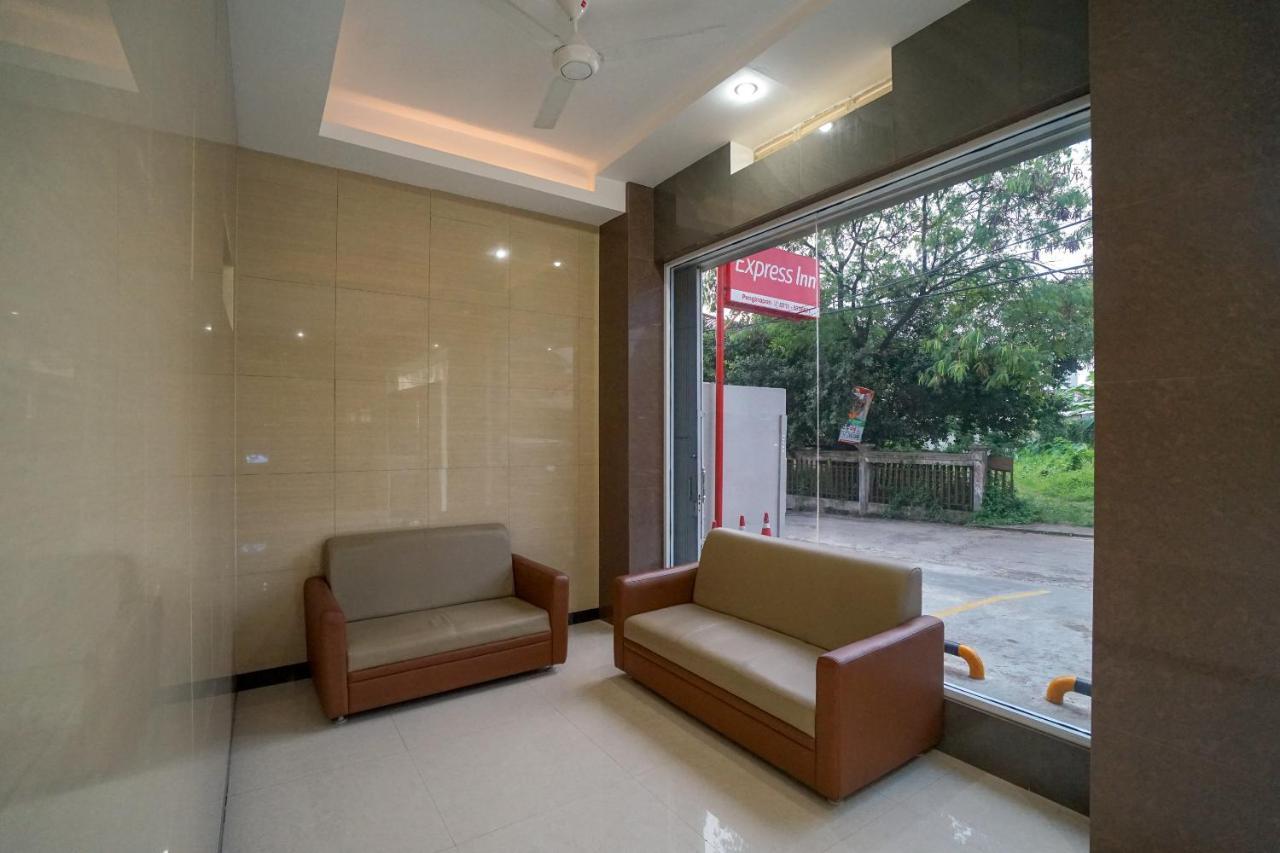 Oyo 616 Express Inn Palembang Zewnętrze zdjęcie
