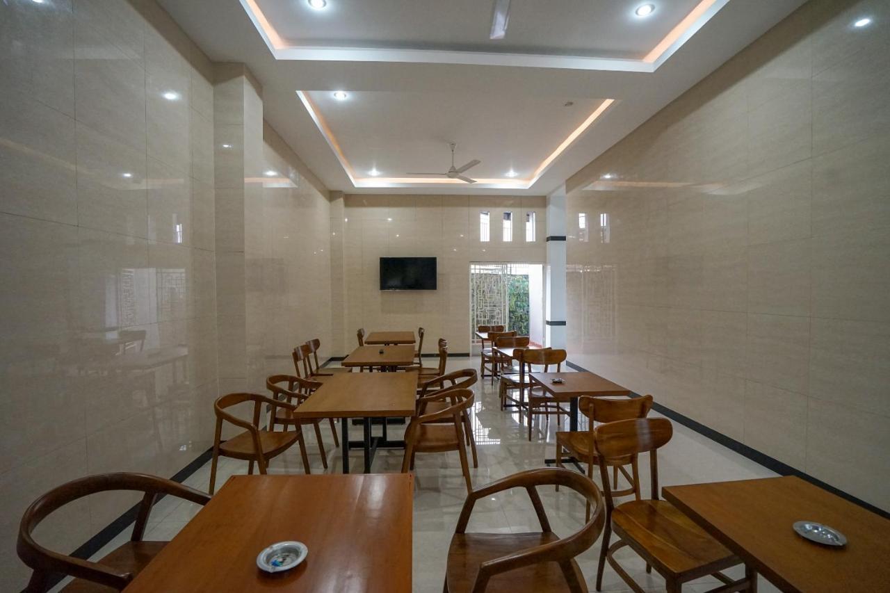 Oyo 616 Express Inn Palembang Zewnętrze zdjęcie