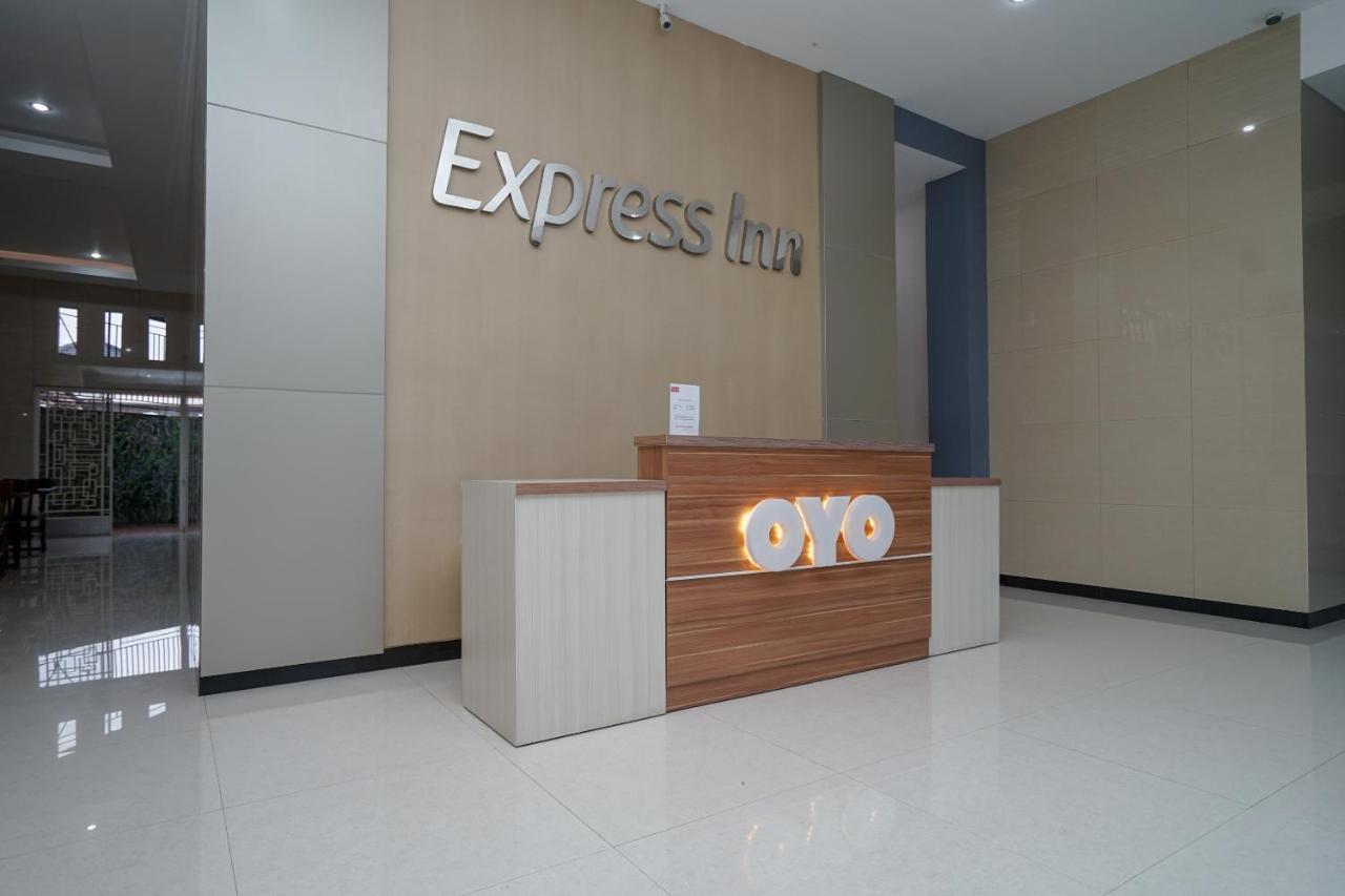 Oyo 616 Express Inn Palembang Zewnętrze zdjęcie