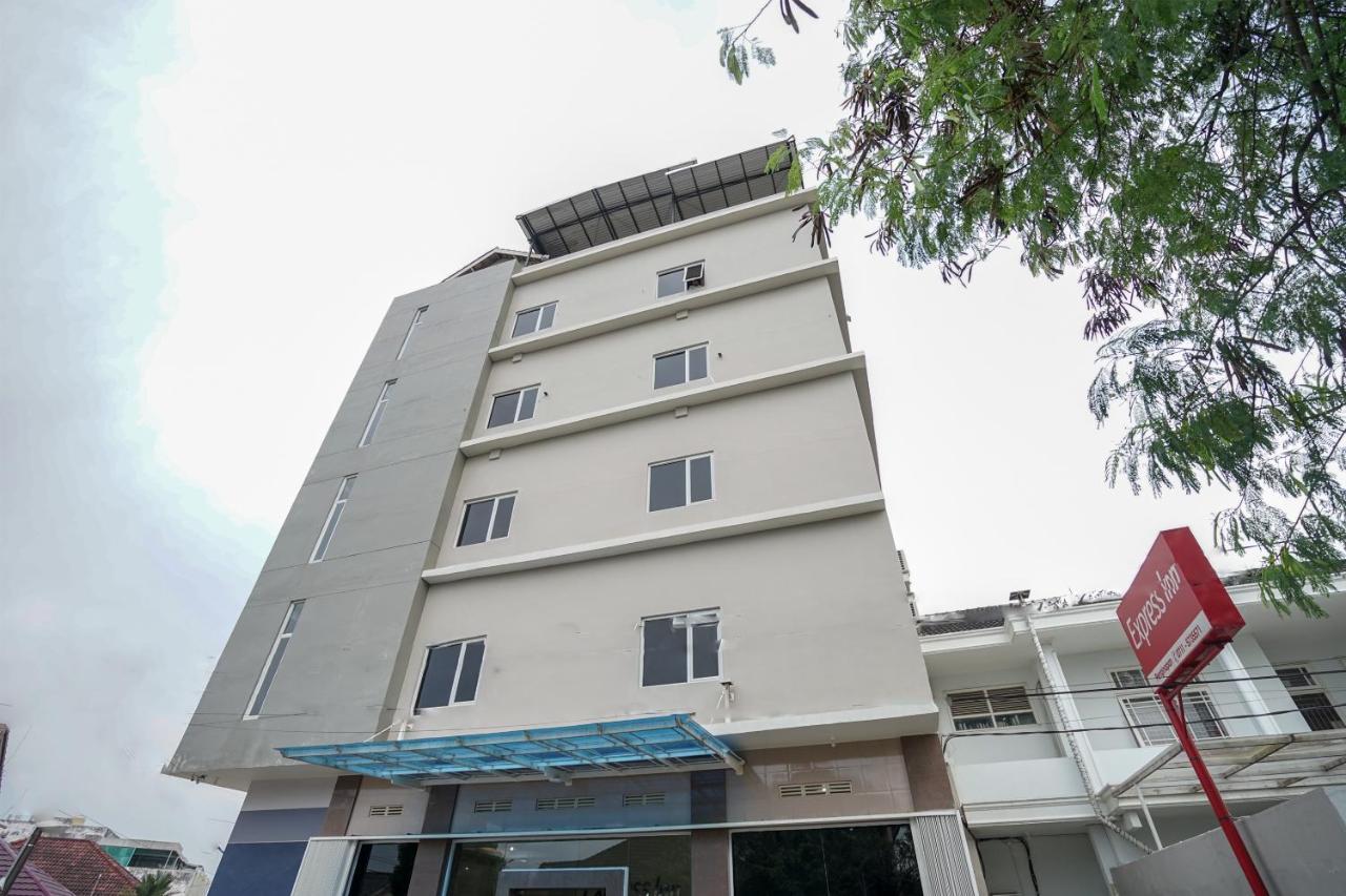 Oyo 616 Express Inn Palembang Zewnętrze zdjęcie
