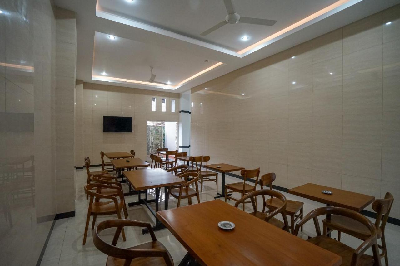 Oyo 616 Express Inn Palembang Zewnętrze zdjęcie