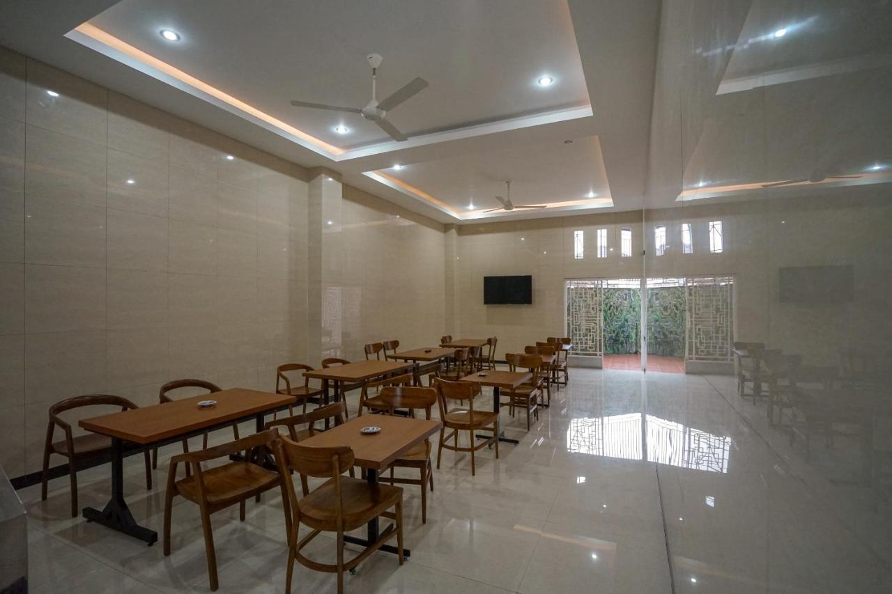 Oyo 616 Express Inn Palembang Zewnętrze zdjęcie