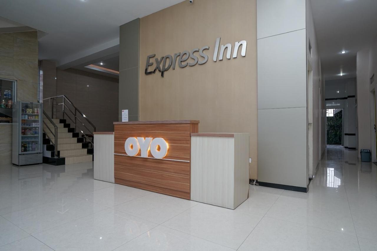 Oyo 616 Express Inn Palembang Zewnętrze zdjęcie