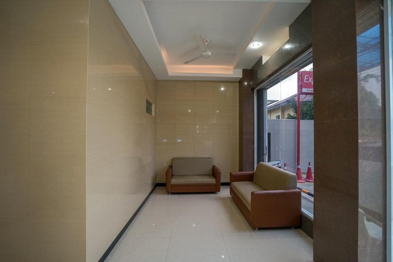 Oyo 616 Express Inn Palembang Zewnętrze zdjęcie