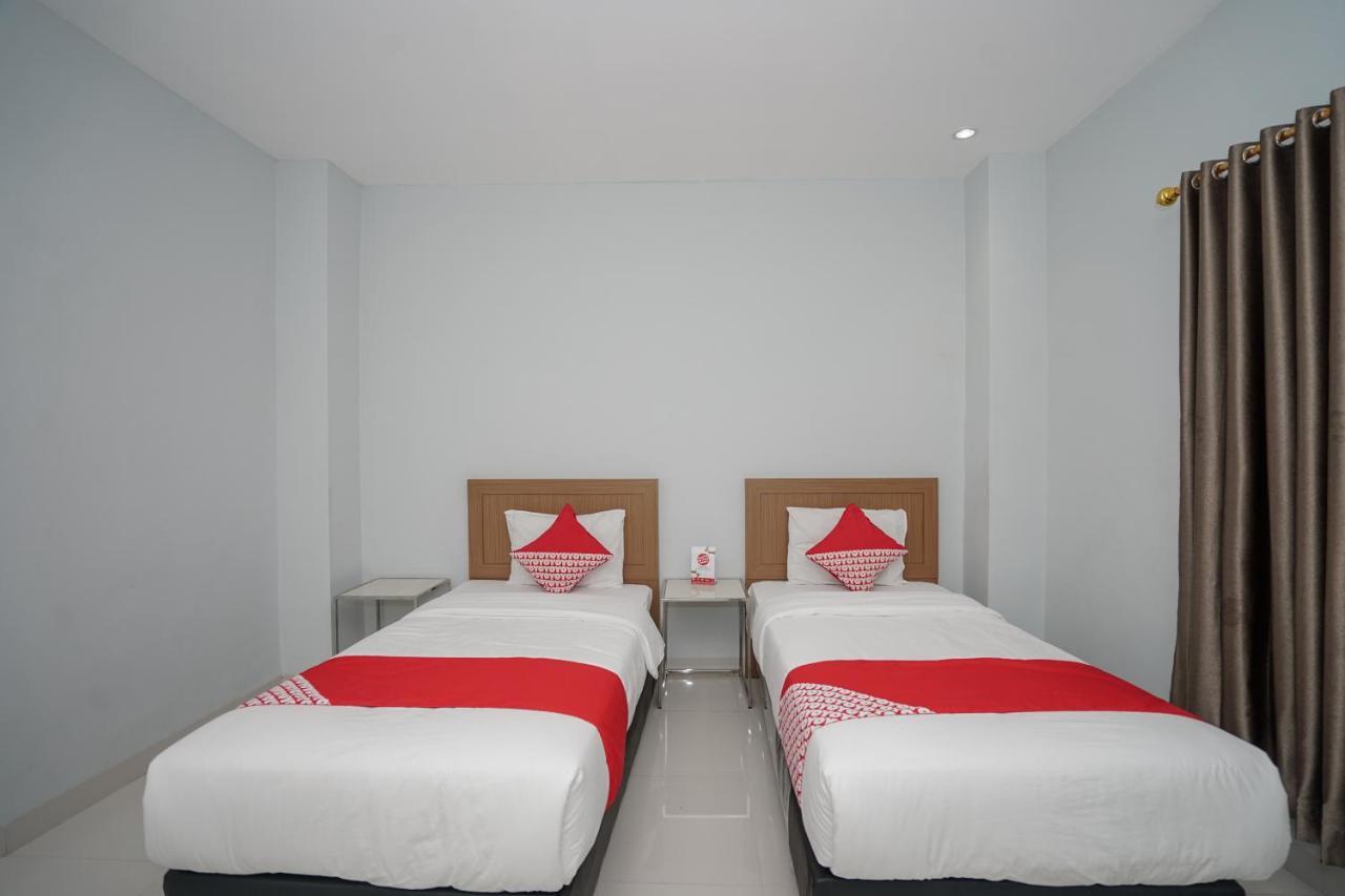 Oyo 616 Express Inn Palembang Zewnętrze zdjęcie