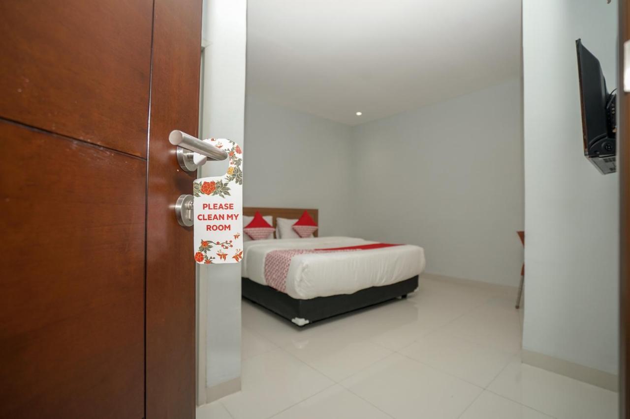 Oyo 616 Express Inn Palembang Zewnętrze zdjęcie