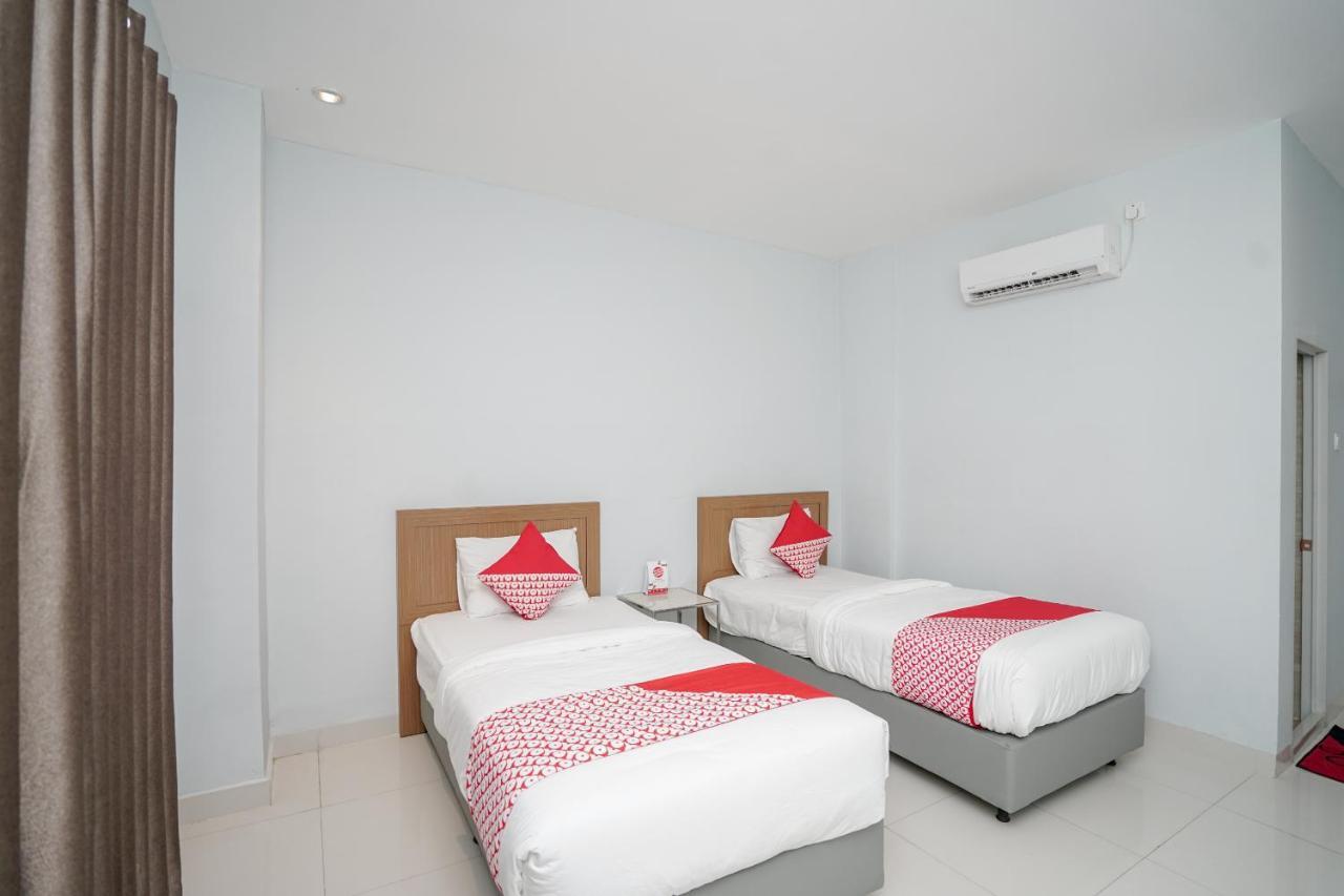 Oyo 616 Express Inn Palembang Zewnętrze zdjęcie